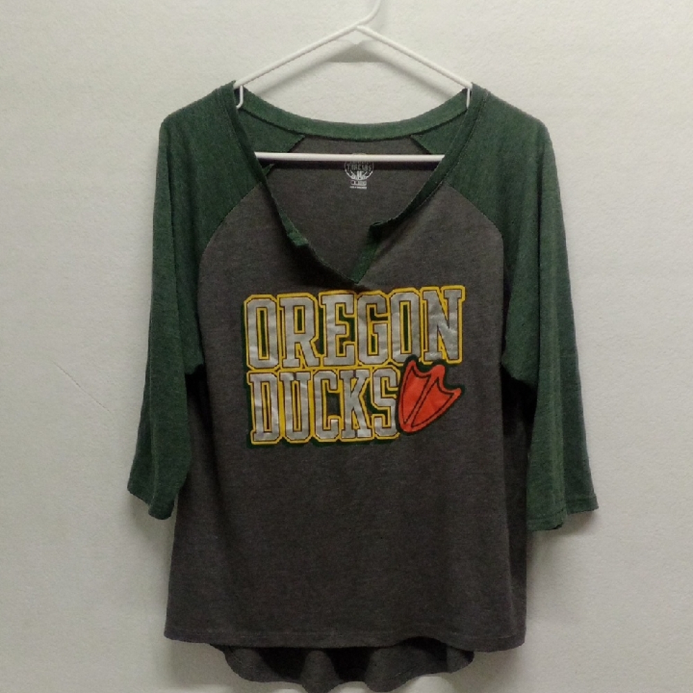 Rivalry Threads Oregon Ducks Green and Gray Tee